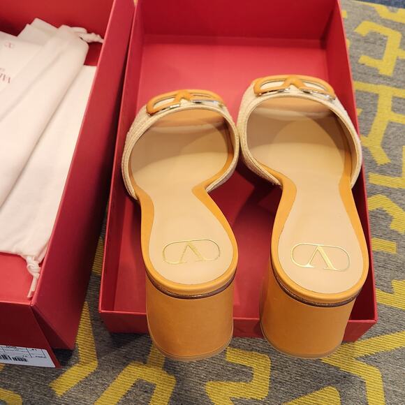 Valentino V logo tan slide sandal size 41 - Picture 3 of 7